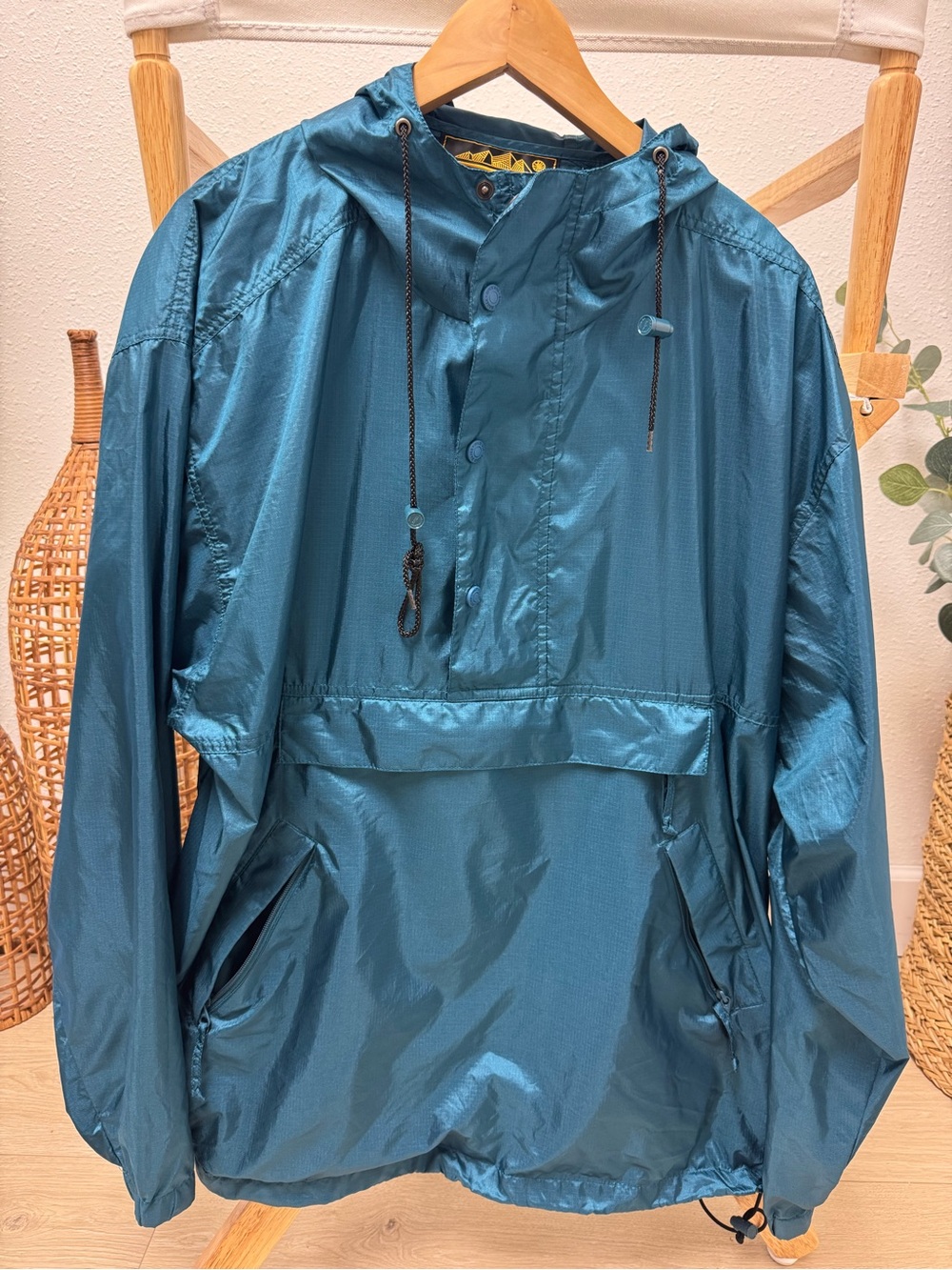 Eddie Bauer Outdoor Outfitter lightweight hooded anorak jacket in teal blue.